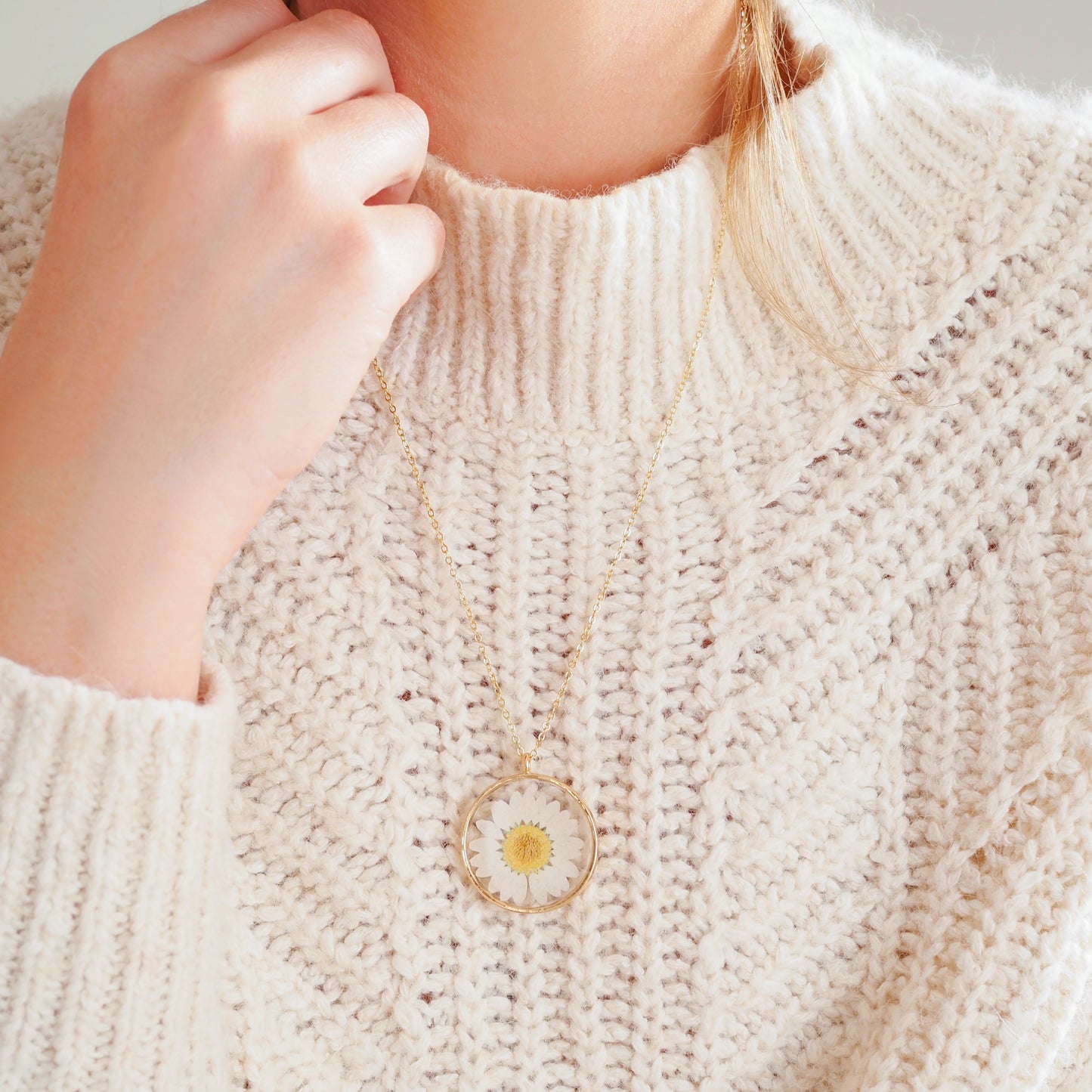 Long Necklace- Daisy